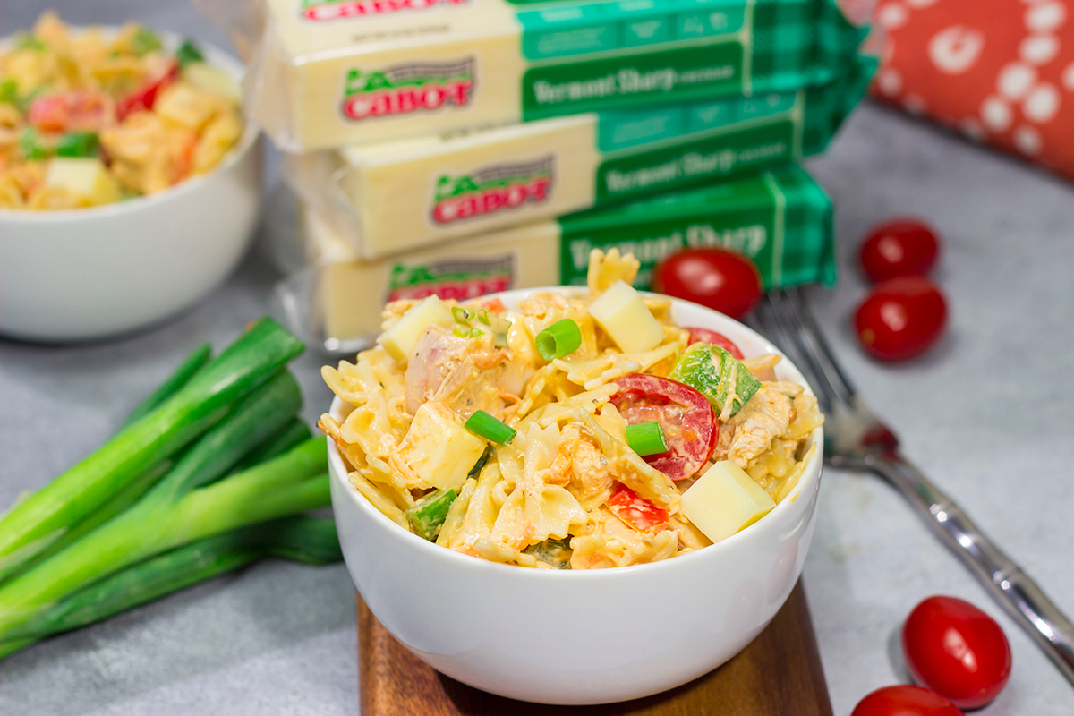 Featuring the best flavors of buffalo chicken wings combined with a classic pasta salad, this Buffalo Chicken Pasta Salad makes for a fantastic summer recipe!