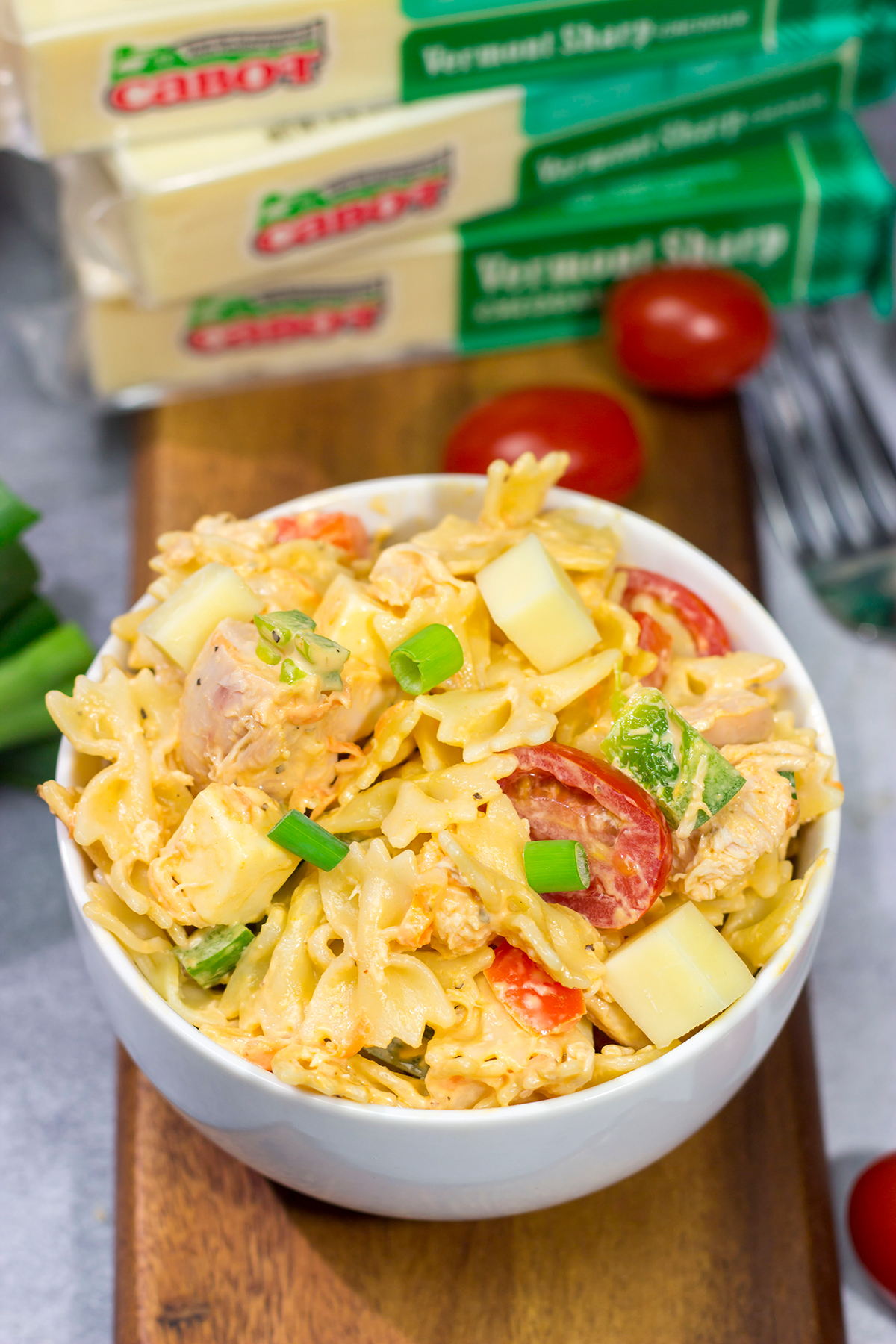 Featuring the best flavors of buffalo chicken wings combined with a classic pasta salad, this Buffalo Chicken Pasta Salad makes for a fantastic summer recipe!
