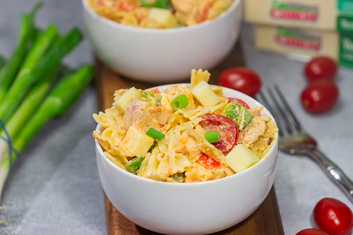 Featuring the best flavors of buffalo chicken wings combined with a classic pasta salad, this Buffalo Chicken Pasta Salad makes for a fantastic summer recipe!
