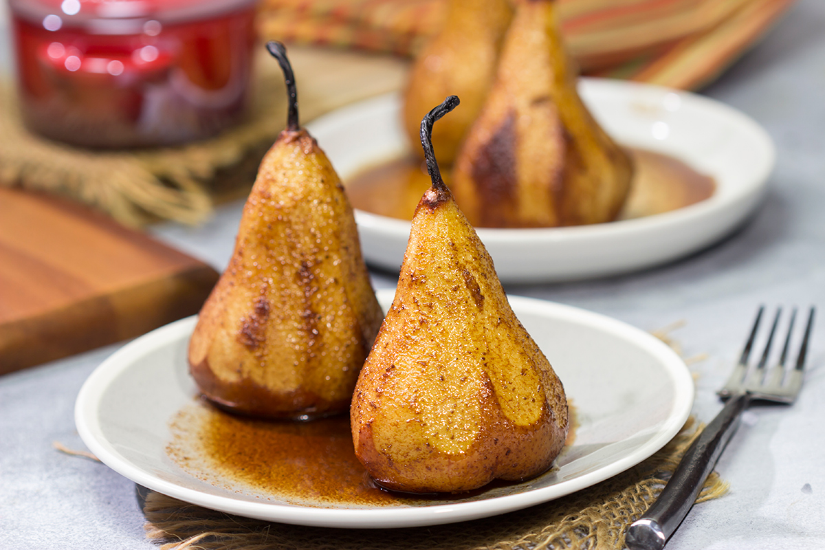 Looking for an easy dessert recipe? These Honey Roasted Pears are packed with flavor - they're perfect for a chilly autumn or winter evening!