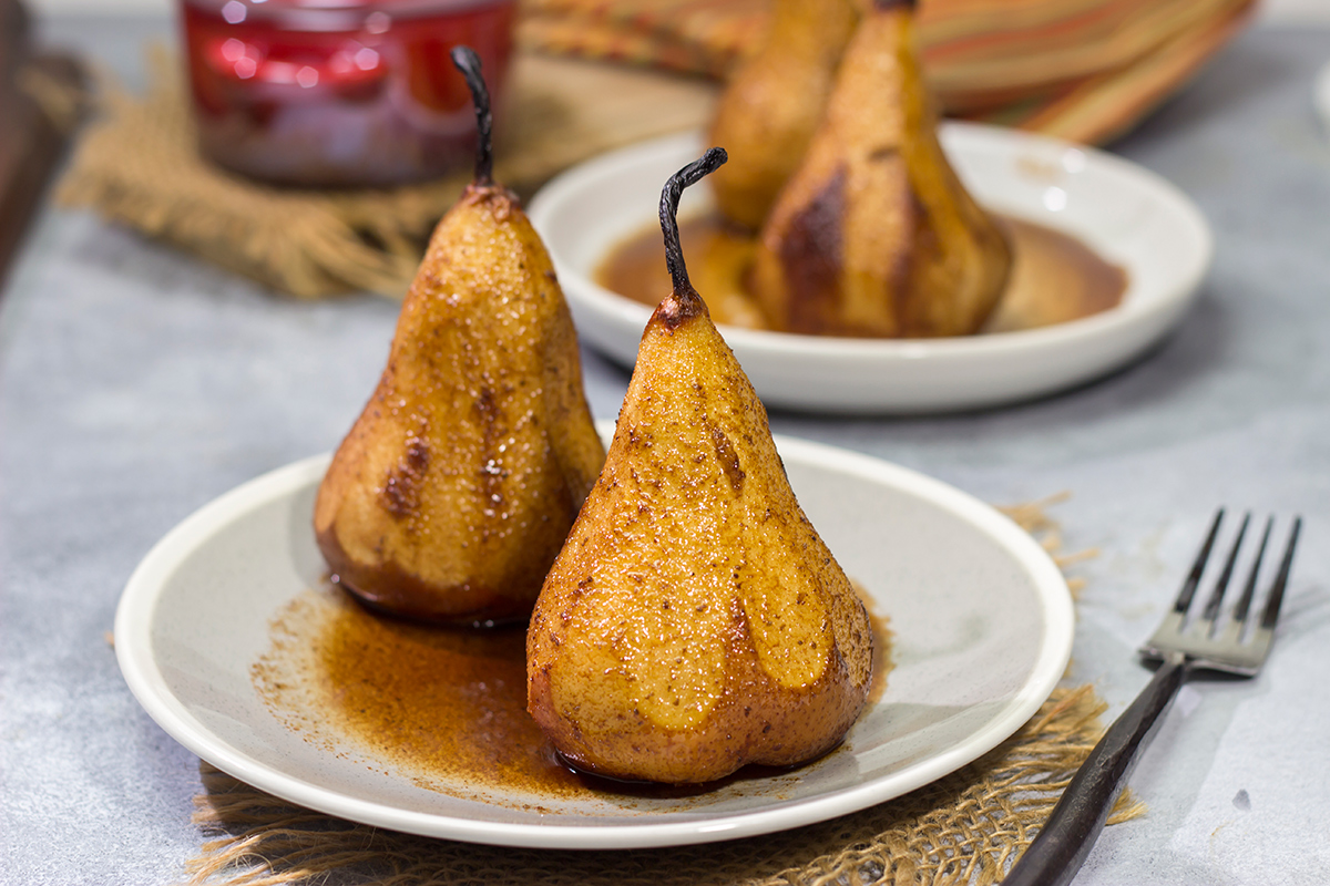 Looking for an easy dessert recipe? These Honey Roasted Pears are packed with flavor - they're perfect for a chilly autumn or winter evening!