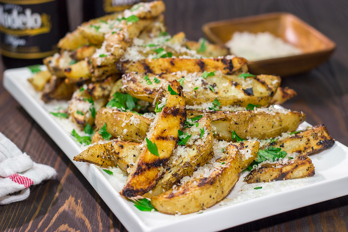 Leave that oven off and fire up the grill! These Grilled Potatoes are an easy and tasty side dish for all sorts of summer meals!