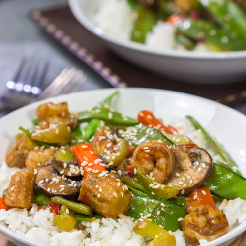 Looking for a quick weeknight meal? This Sesame Shrimp Stir Fry is packed with flavor, and it's easy to make!