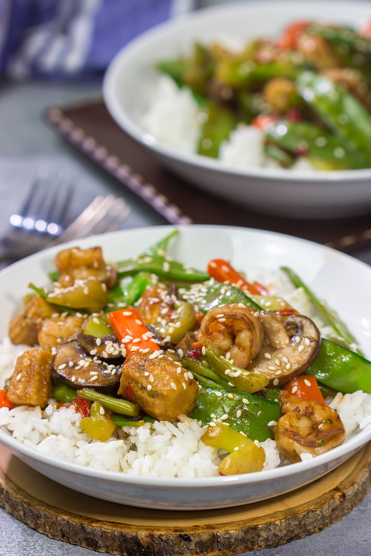 Looking for a quick weeknight meal? This Sesame Shrimp Stir Fry is packed with flavor, and it's easy to make!