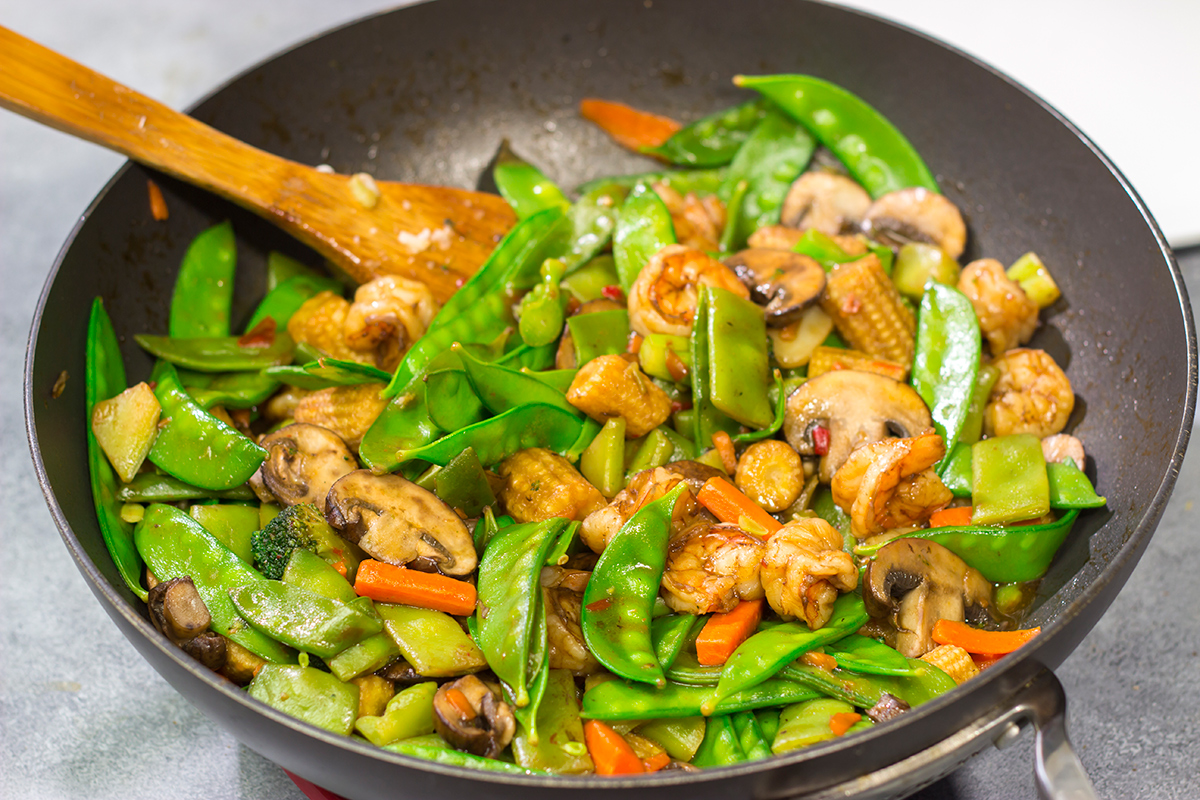 Looking for a quick weeknight meal? This Sesame Shrimp Stir Fry is packed with flavor, and it's easy to make!