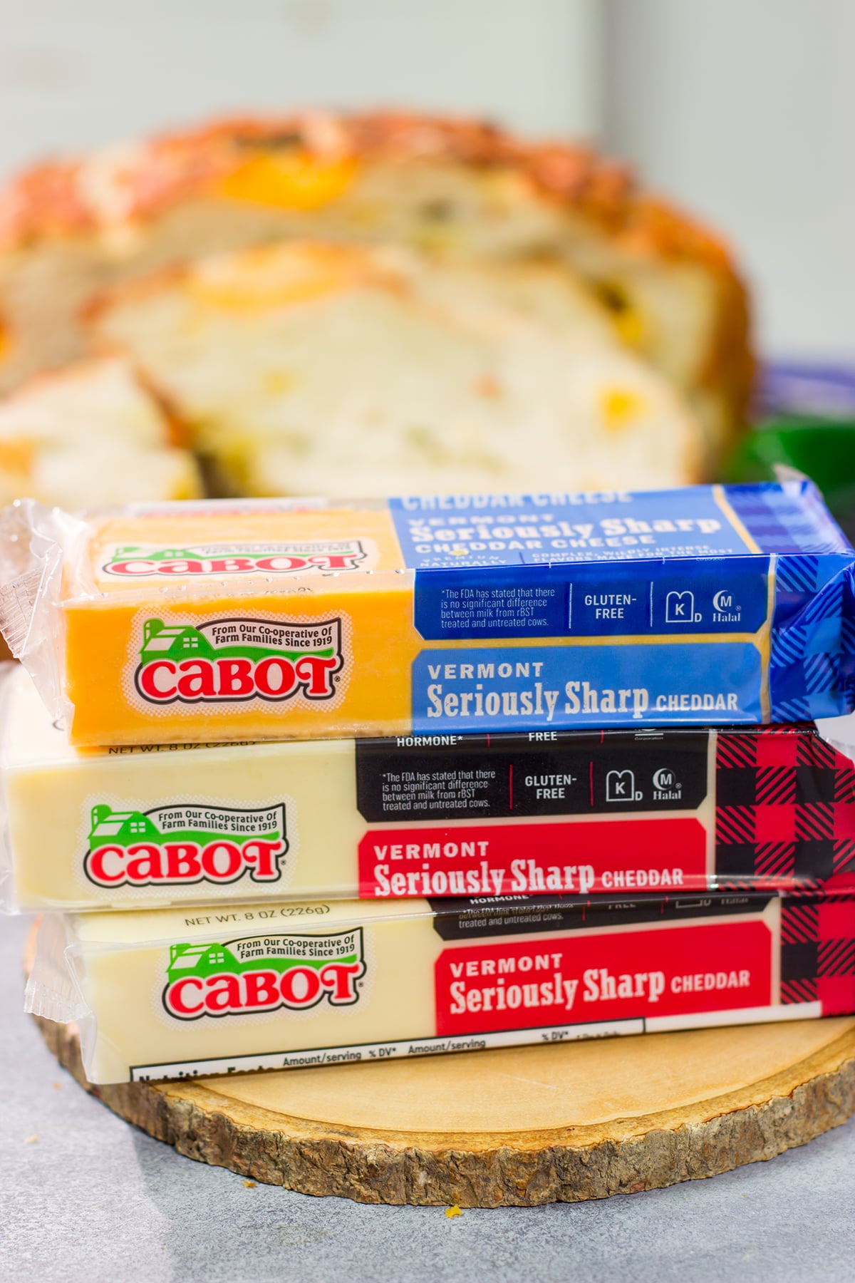This Jalapeno Cheddar Bread features chunks of cheddar cheese and diced jalapenos mixed into a classic rustic bread. This bread makes fantastic grilled cheese sandwiches!!