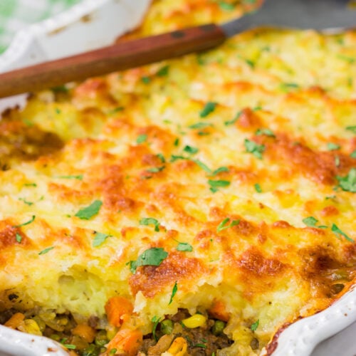 Featuring a ground beef or lamb and vegetable filling topped with cheesy mashed potatoes, this Shepherd's Pie is a classic comfort food meal!