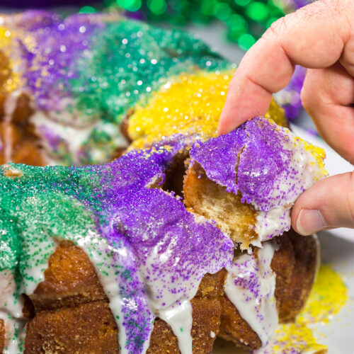 Looking for a delicious way to celebrate Mardi Gras? This Mardi Gras Monkey Bread is an easy and festive treat for the Carnival season!