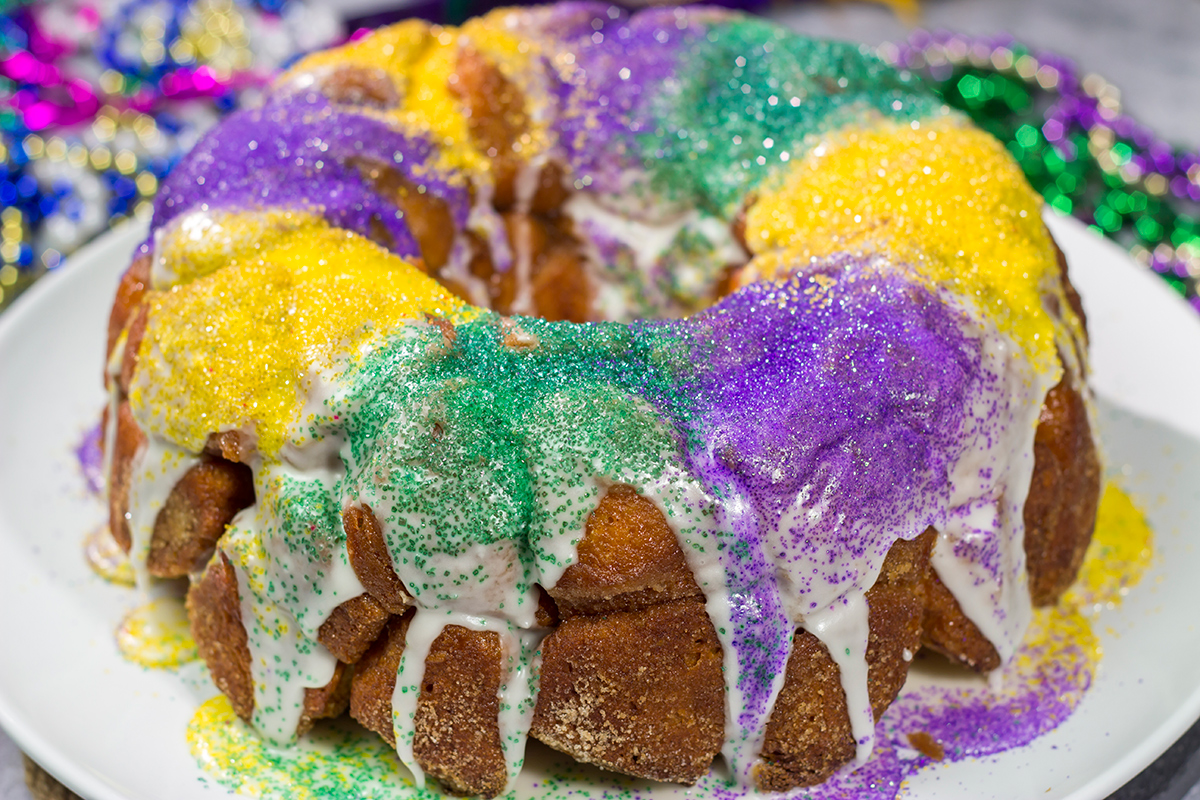 Looking for a delicious way to celebrate Mardi Gras? This Mardi Gras Monkey Bread is an easy and festive treat for the Carnival season!