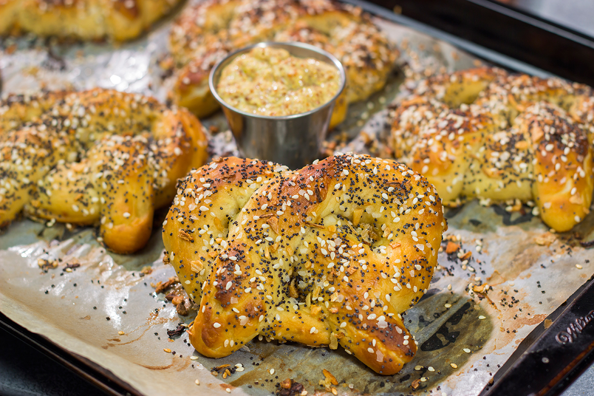 Put a twist on a classic everything bagel. These Everything Bagel Pretzels are the perfect savory snack for get-togethers with friends!