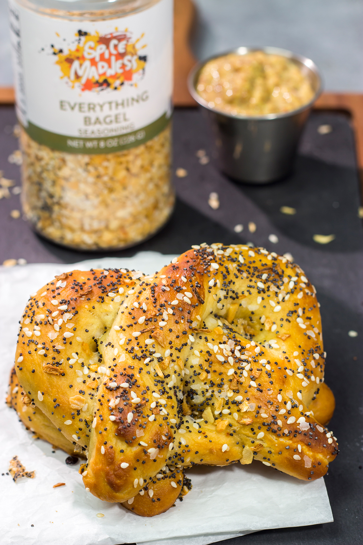 Put a twist on a classic everything bagel. These Everything Bagel Pretzels are the perfect savory snack for get-togethers with friends!