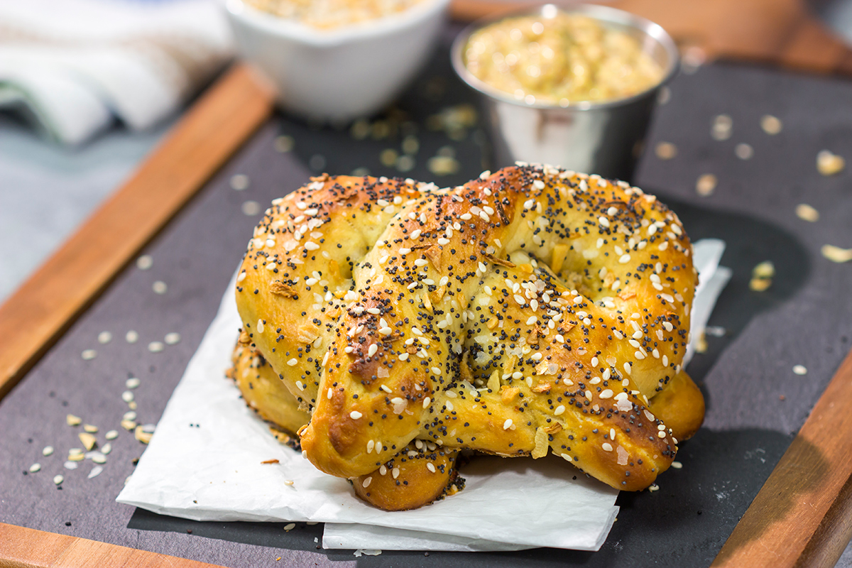 Put a twist on a classic everything bagel. These Everything Bagel Pretzels are the perfect savory snack for get-togethers with friends!