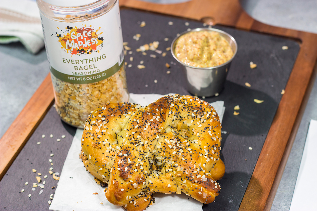 Put a twist on a classic everything bagel. These Everything Bagel Pretzels are the perfect savory snack for get-togethers with friends!