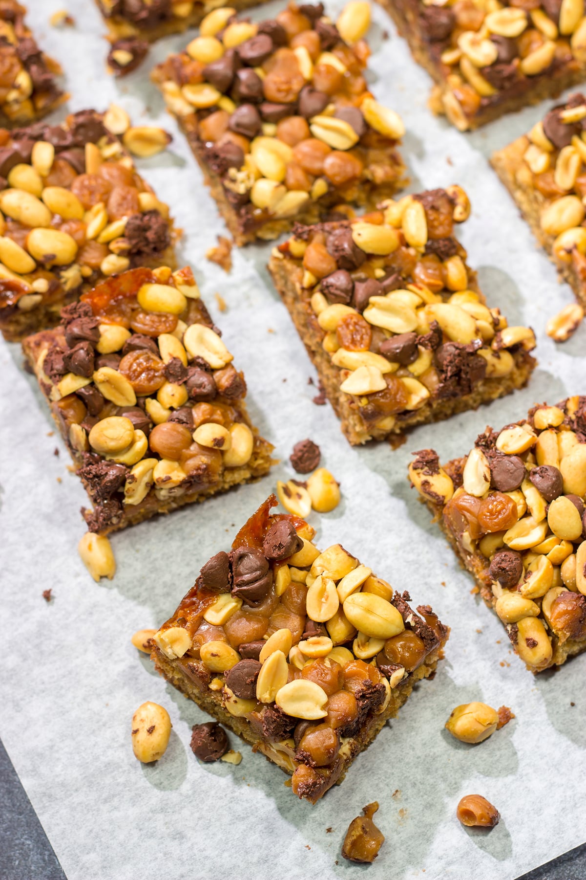 Featuring a sweet and salty combination of chocolate chips, caramel bits and roasted peanuts, these Chocolate Caramel Peanut Bars will satisfy any sweet tooth!