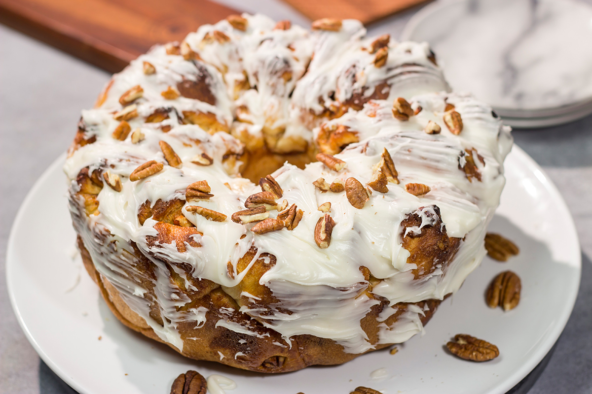 This Pull Apart Cinnamon Rolls recipe features all of your favorite cinnamon roll flavors...in a fun pull-apart version. It's great for overnight visitors or the holiday season!