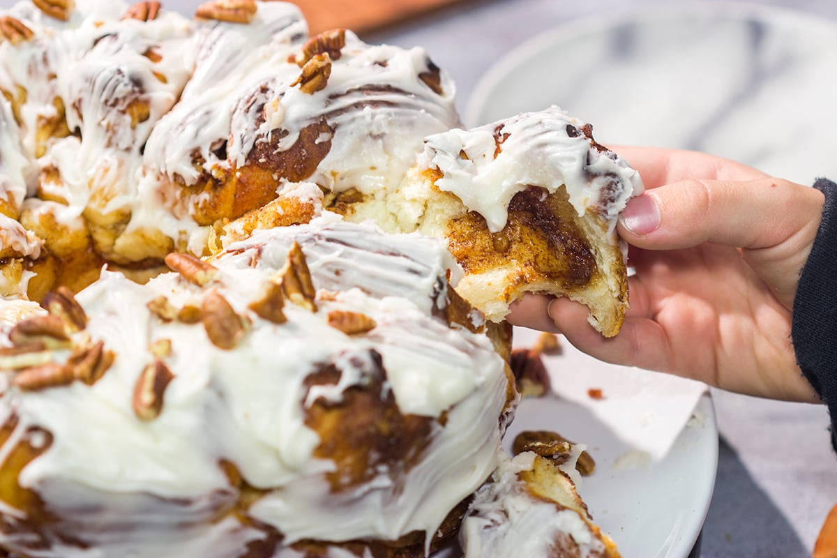 This Pull Apart Cinnamon Rolls recipe features all of your favorite cinnamon roll flavors...in a fun pull-apart version. It's great for overnight visitors or the holiday season!