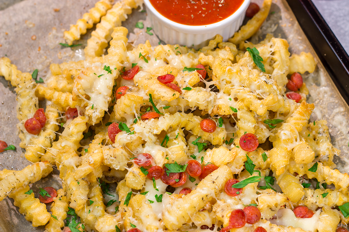 Take game day snacks to a new level! These easy Pepperoni Pizza Fries are loaded with melty cheesy and pepperoni. Leftovers won't be a problem.