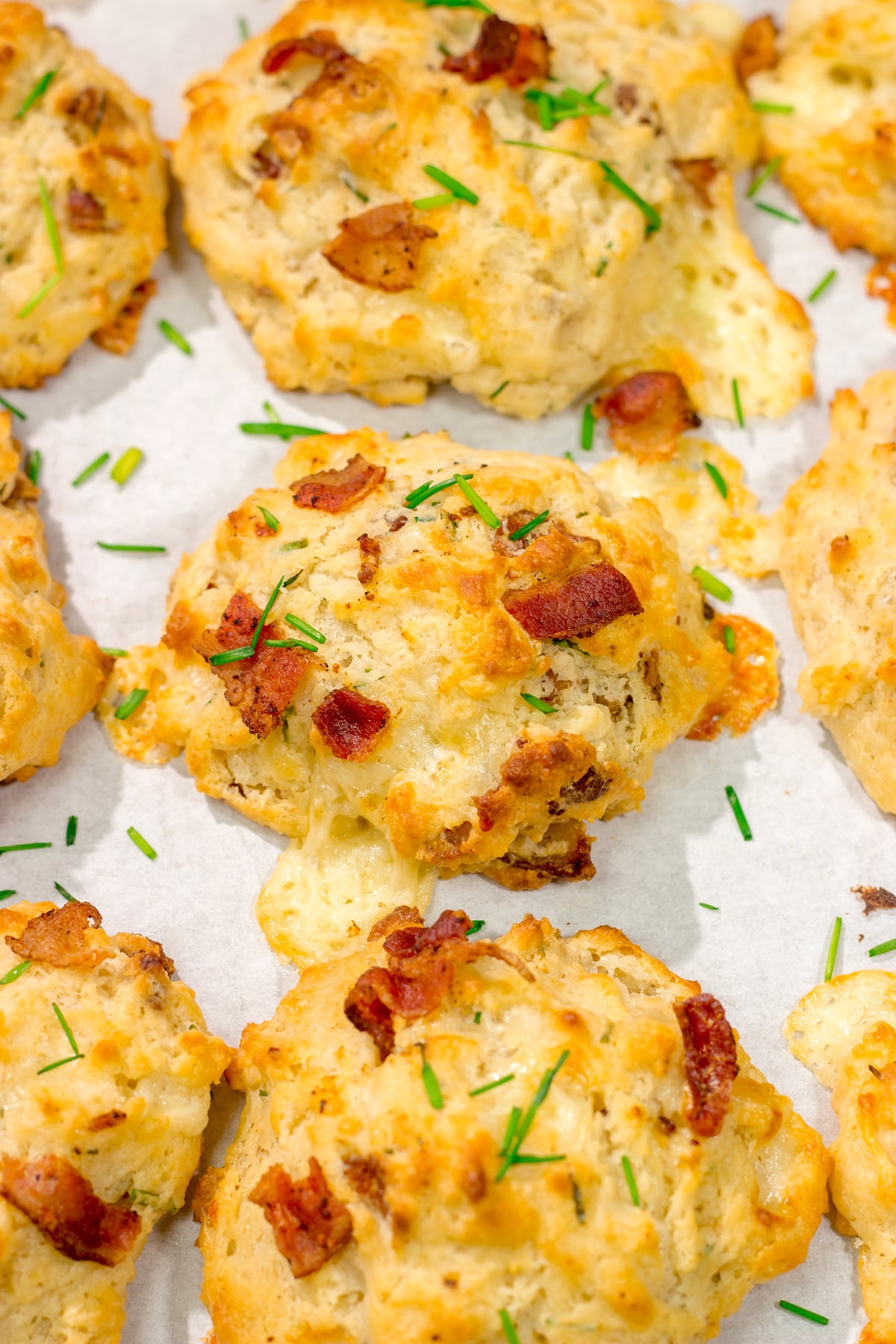 Want homemade biscuits for dinner? This easy Bacon Cheese Drop Biscuits recipe is packed with flavor! Whip up a batch today!