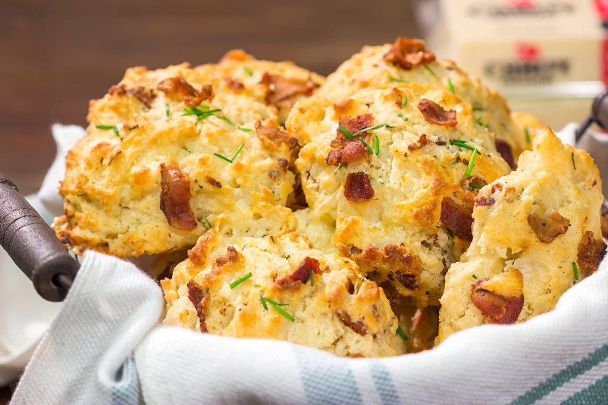 Want homemade biscuits for dinner? This easy Bacon Cheese Drop Biscuits recipe is packed with flavor! Whip up a batch today!