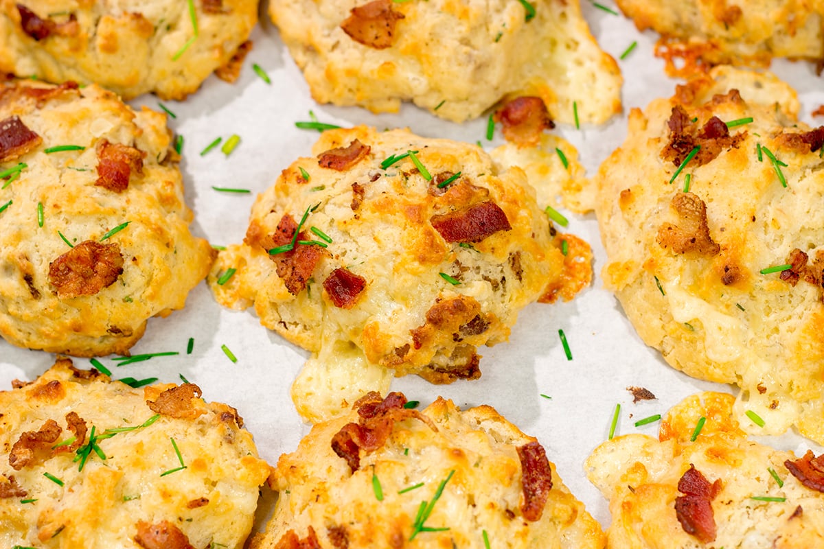 Want homemade biscuits for dinner? This easy Bacon Cheese Drop Biscuits recipe is packed with flavor! Whip up a batch today!
