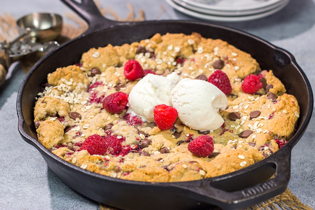 Who wants a gigantic cookie?? This Chocolate Raspberry Cookie is baked in a cast iron skillet, and it features fresh raspberries combined with chocolate chips. Yum!