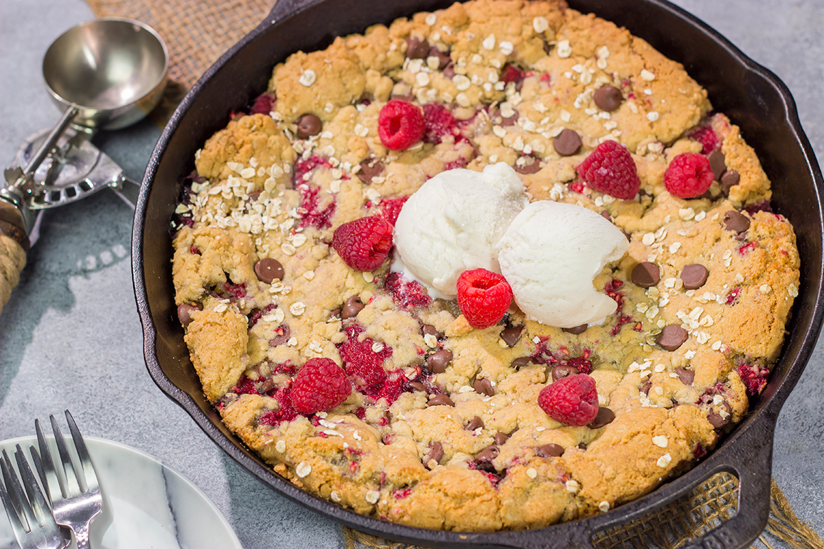Who wants a gigantic cookie?? This Chocolate Raspberry Cookie is baked in a cast iron skillet, and it features fresh raspberries combined with chocolate chips. Yum!