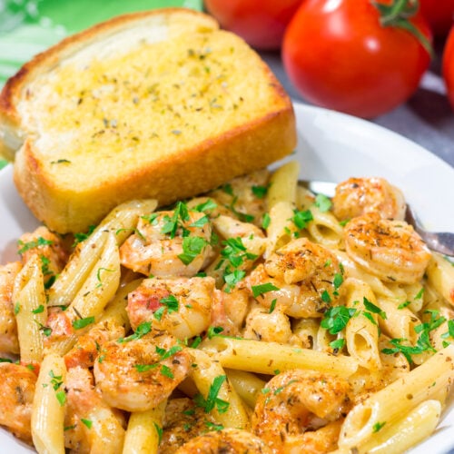 This Copycat Chili's Cajun Shrimp Pasta features creamy alfredo sauce tossed with succulent Cajun shrimp. It's delicious - and easy enough for a weeknight meal!