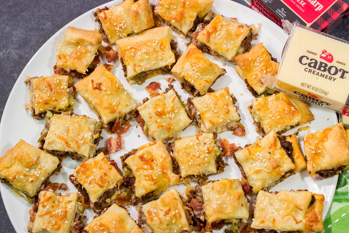 Sandwiched between two layers of puff pastry, these tasty Bacon Cheeseburger Bites are the perfect party appetizer!