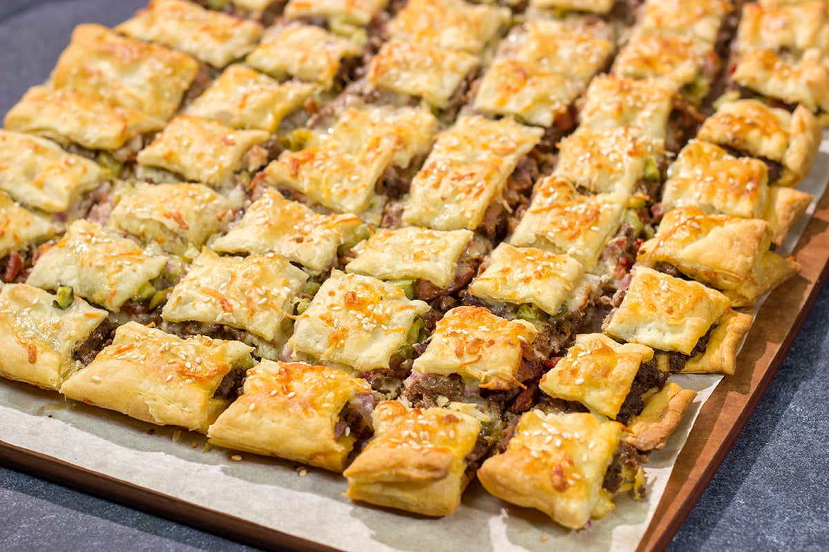 Sandwiched between two layers of puff pastry, these tasty Bacon Cheeseburger Bites are the perfect party appetizer!